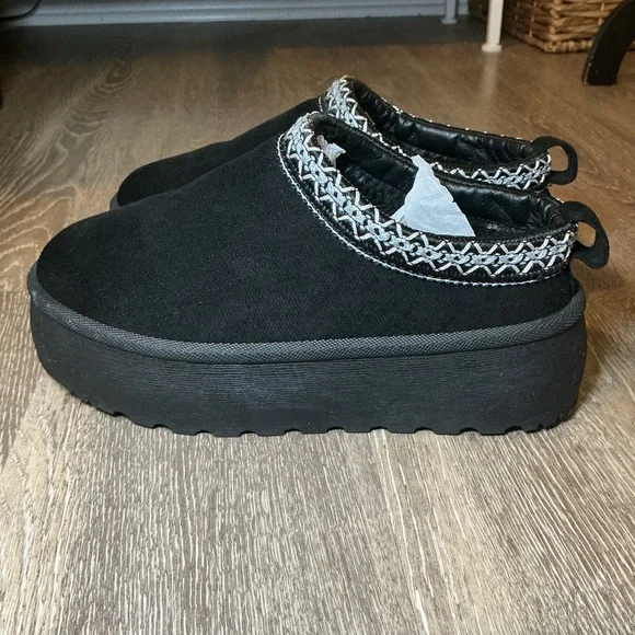 Olivia & Kate Black Slip-On Platform Shoes - Picture 3 of 4